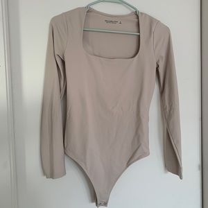 Abercrombie long sleeve double layered seamless fabric squareneck bodysuit sizeS